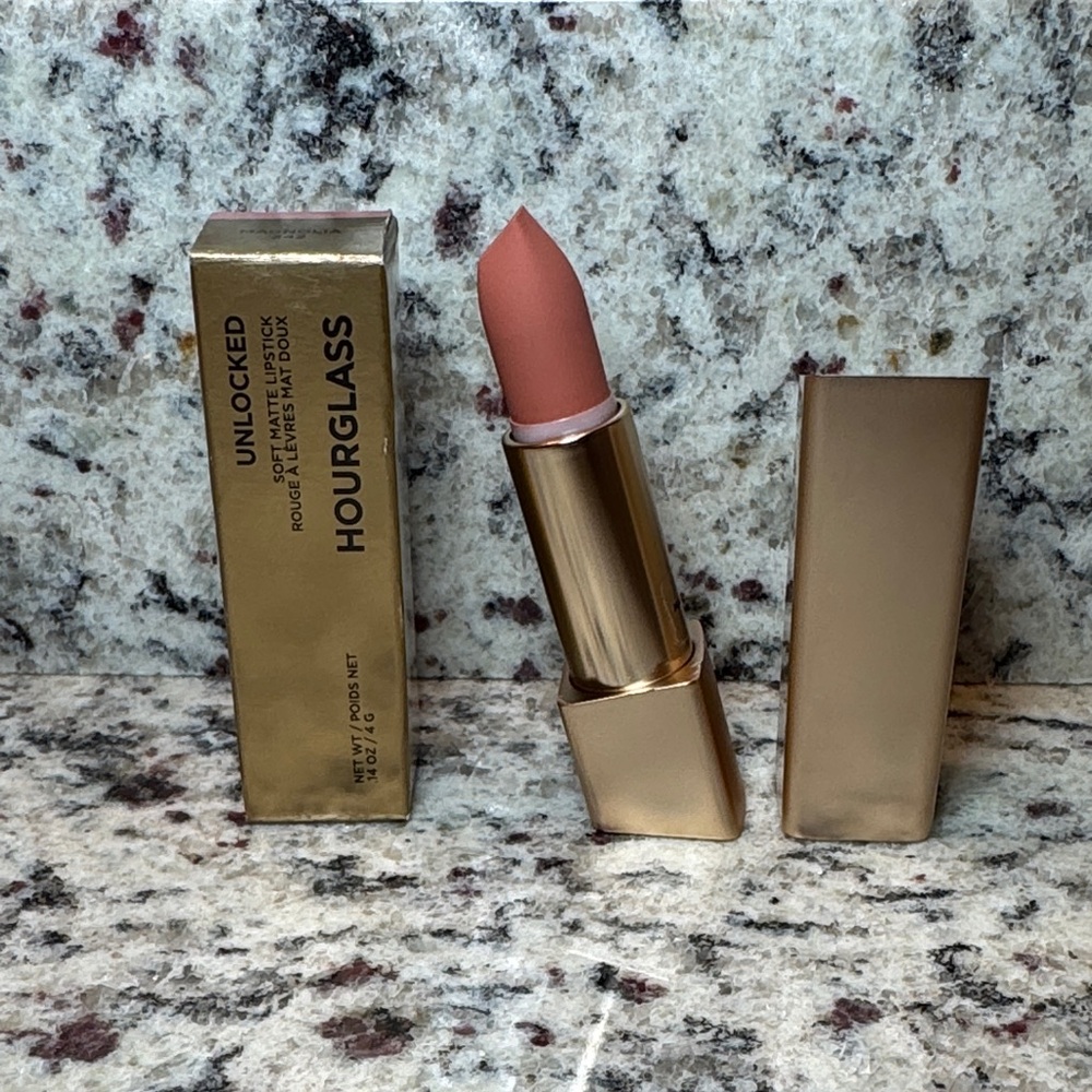 Hourglass Unlocked Soft Matte Lipstick - Magnolia - Picture 2 of 7